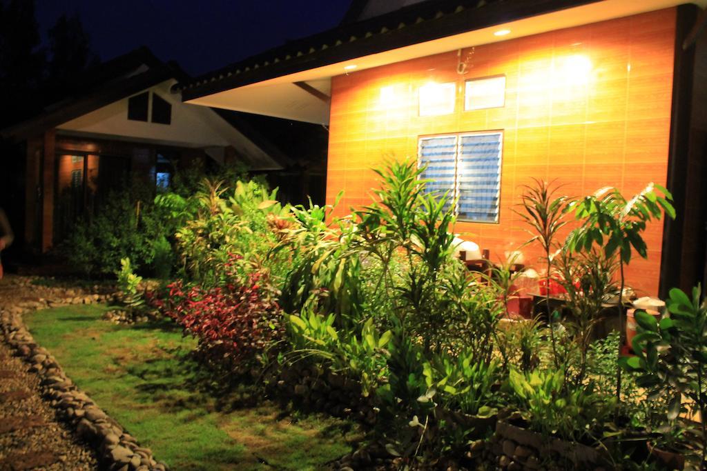 Jim Guesthouse Kanchanaburi City Exteriör bild
