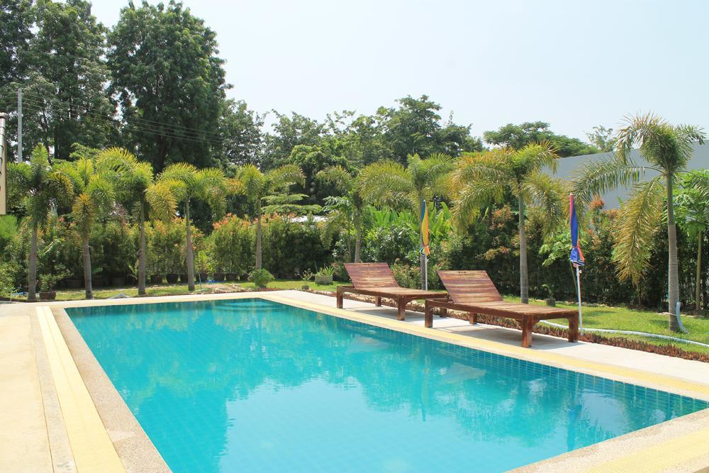 Jim Guesthouse Kanchanaburi City Exteriör bild