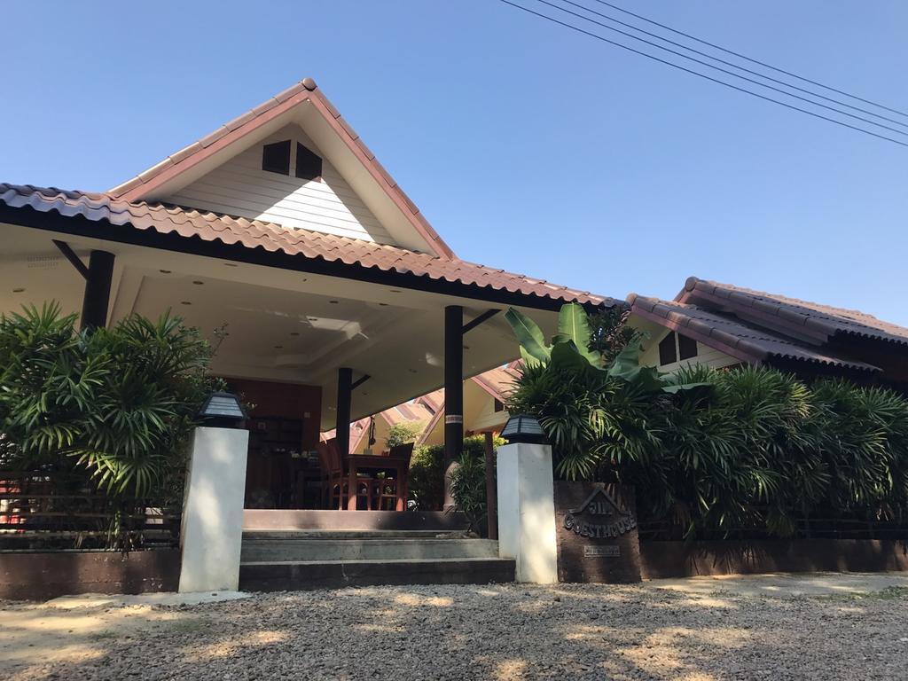 Jim Guesthouse Kanchanaburi City Exteriör bild