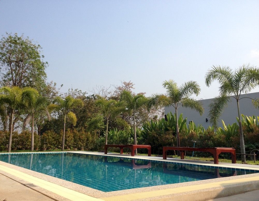 Jim Guesthouse Kanchanaburi City Exteriör bild