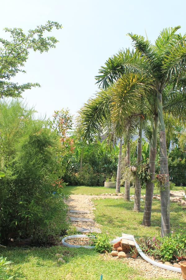 Jim Guesthouse Kanchanaburi City Exteriör bild