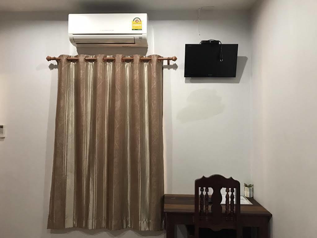 Jim Guesthouse Kanchanaburi City Exteriör bild
