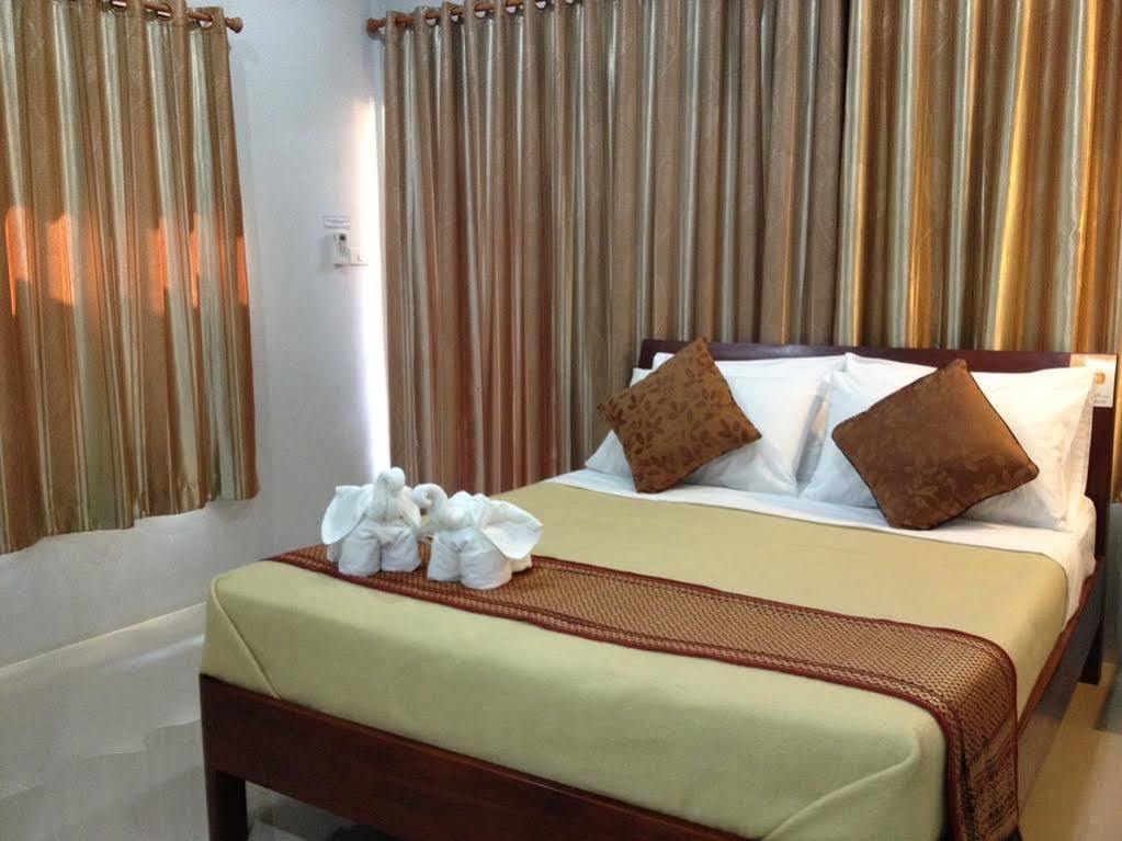Jim Guesthouse Kanchanaburi City Exteriör bild
