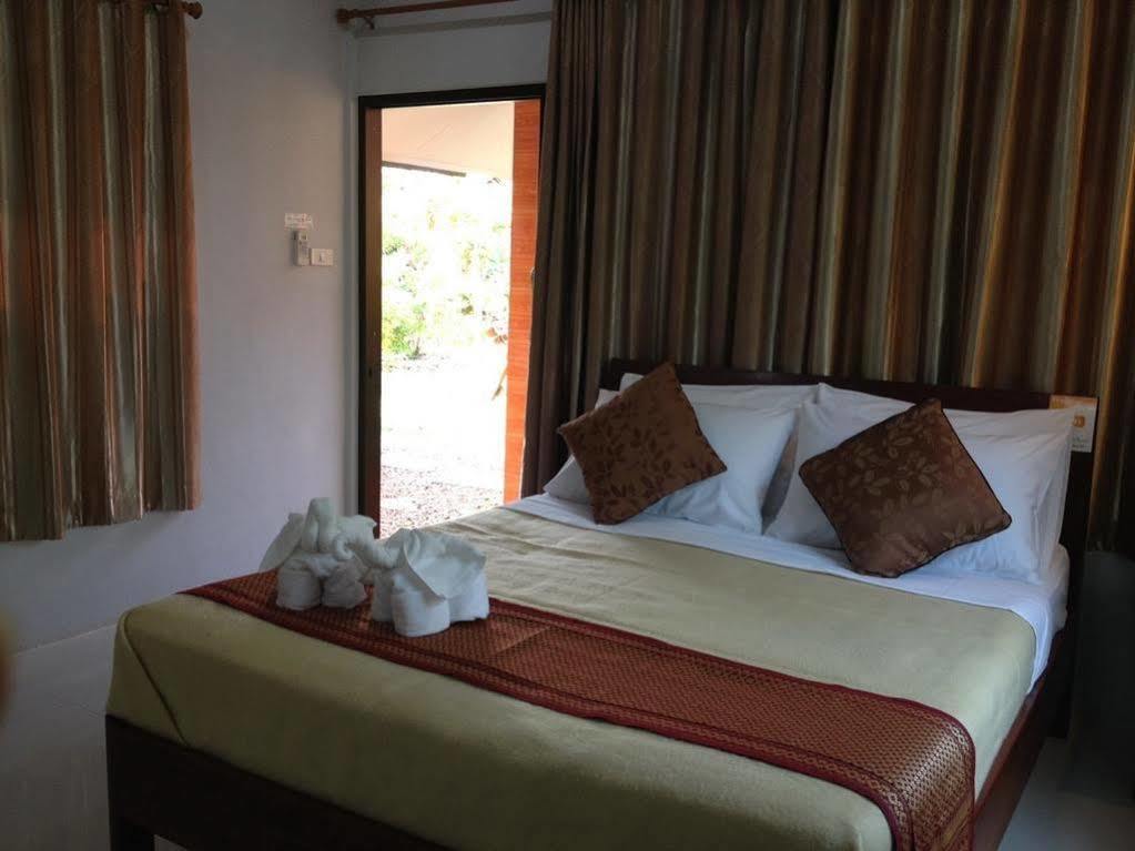 Jim Guesthouse Kanchanaburi City Exteriör bild