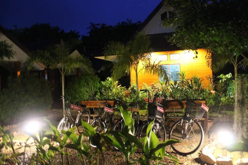 Jim Guesthouse Kanchanaburi City Exteriör bild