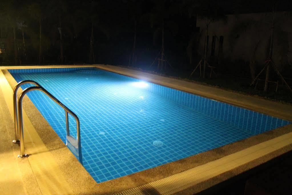 Jim Guesthouse Kanchanaburi City Exteriör bild